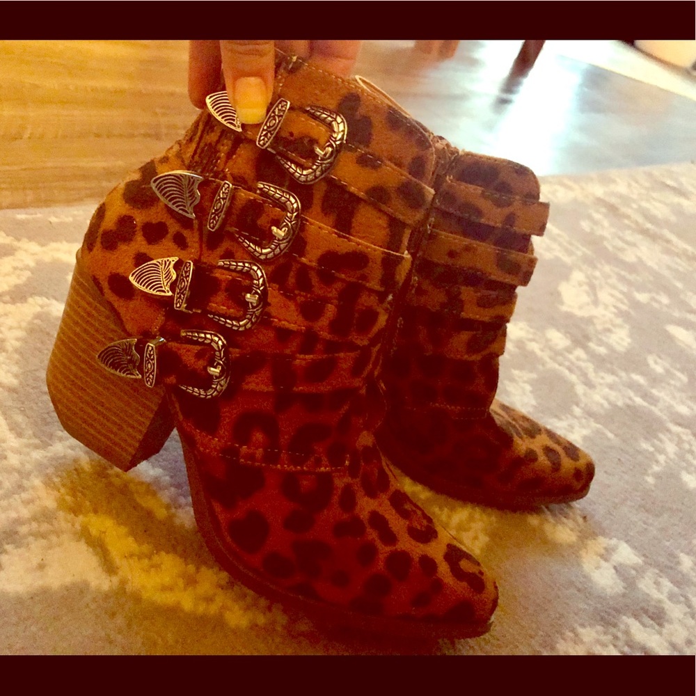 5.5 Leppard Booties!♥️